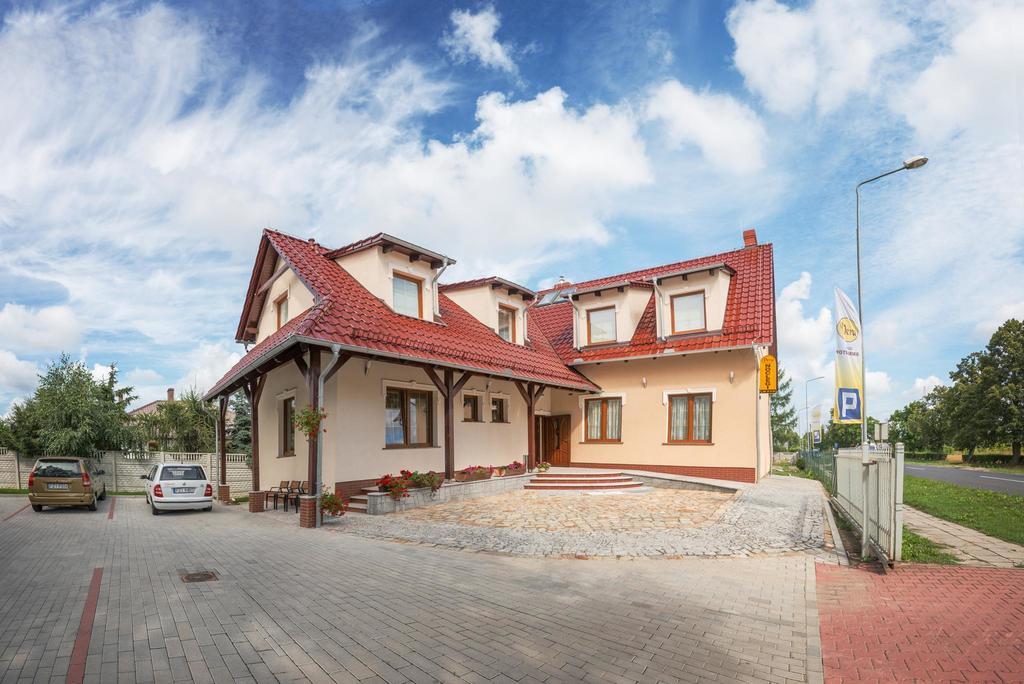 Vera Hotel Sulechow Exterior photo